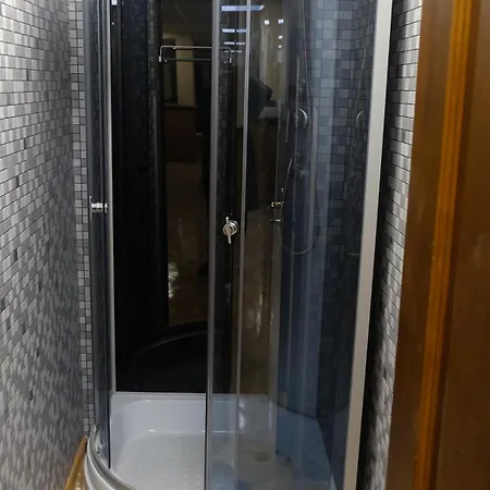 Uneed Rooms: Sky Hostel *