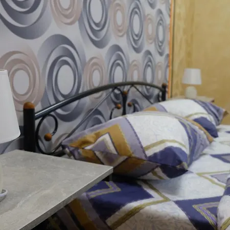 Uneed Rooms: Sky Hostel